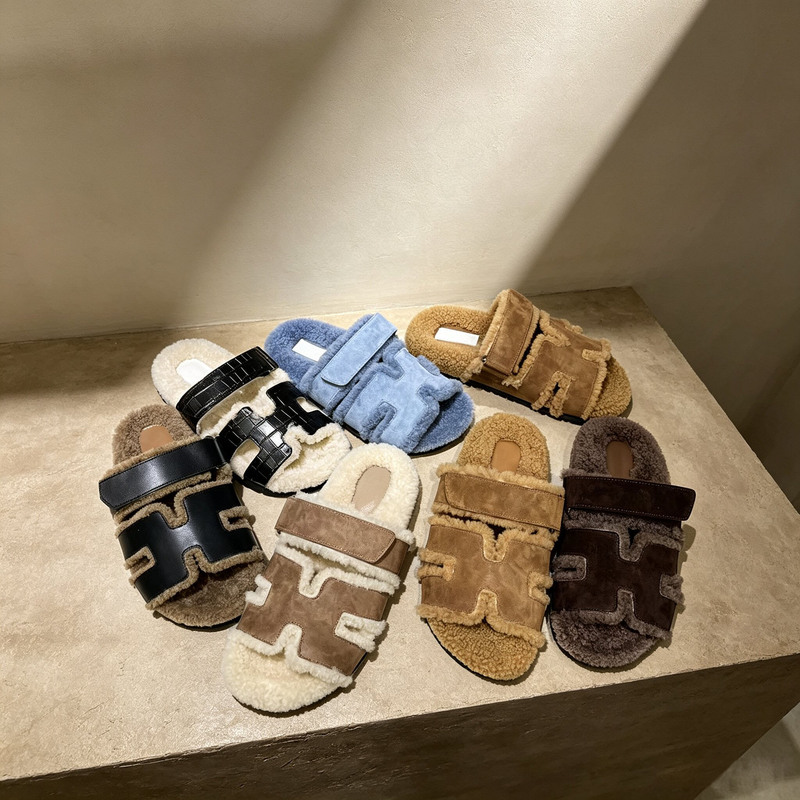 2026 Autumn and Winter Furry Slippers for Women, Outdoor Thick-Soled Leather and Fur Integrated Slippers, Velcro Strap Slippers, Furry Slippers 2026 Autumn and Winter Furry Slippers for Women, Outdoor Thick-Soled Leather and Fur Integrated Slippers, Velcro Strap Slippers, Furry Slippers
