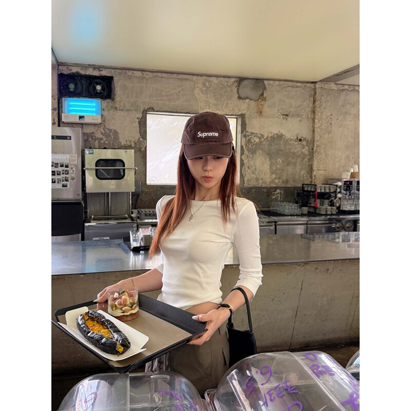 Seven Also Has a Water-Light Cotton Three-Quarter Bell-Sleeve Top That Is Slimming and Casual, New for Women in Autumn 2026 Seven Also Has a Water-Light Cotton Three-Quarter Bell-Sleeve Top That Is Slimming and Casual, New for Women in Autumn 2026