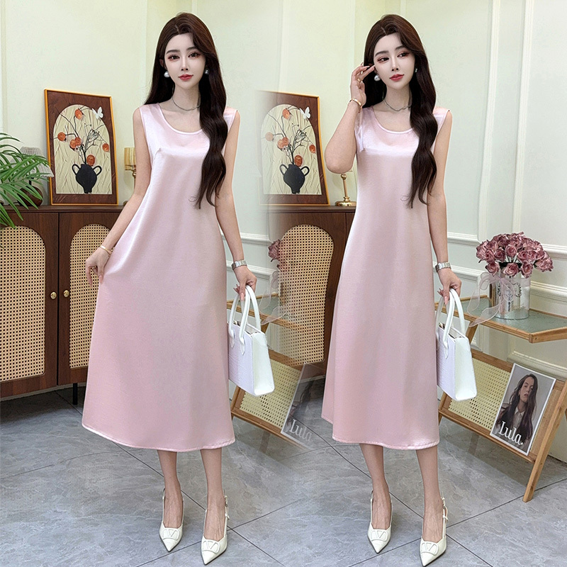 Women's Summer Stylish Spaghetti Strap Dress, Round Neck Acetate Satin High-End Long Dress, Loose Fit, Slimming Sleeveless Tank Dress Women's Summer Stylish Spaghetti Strap Dress, Round Neck Acetate Satin High-End Long Dress, Loose Fit, Slimming Sleeveless Tank Dress