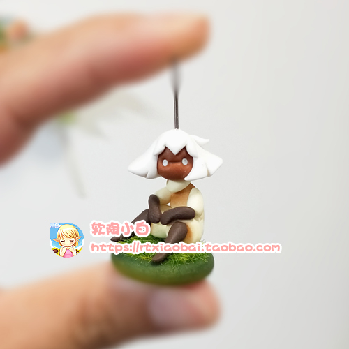 Not white handmade soft pottery small white sky light encounters surrounding light encounters model customization mushroom mushroom oyster mushroom sitting