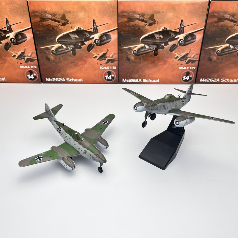 1/72 World War Ii German Messerschmitt Me262 Jet Fighter Aircraft Model Ornament, Aged Version 1/72 World War Ii German Messerschmitt Me262 Jet Fighter Aircraft Model Ornament, Aged Version
