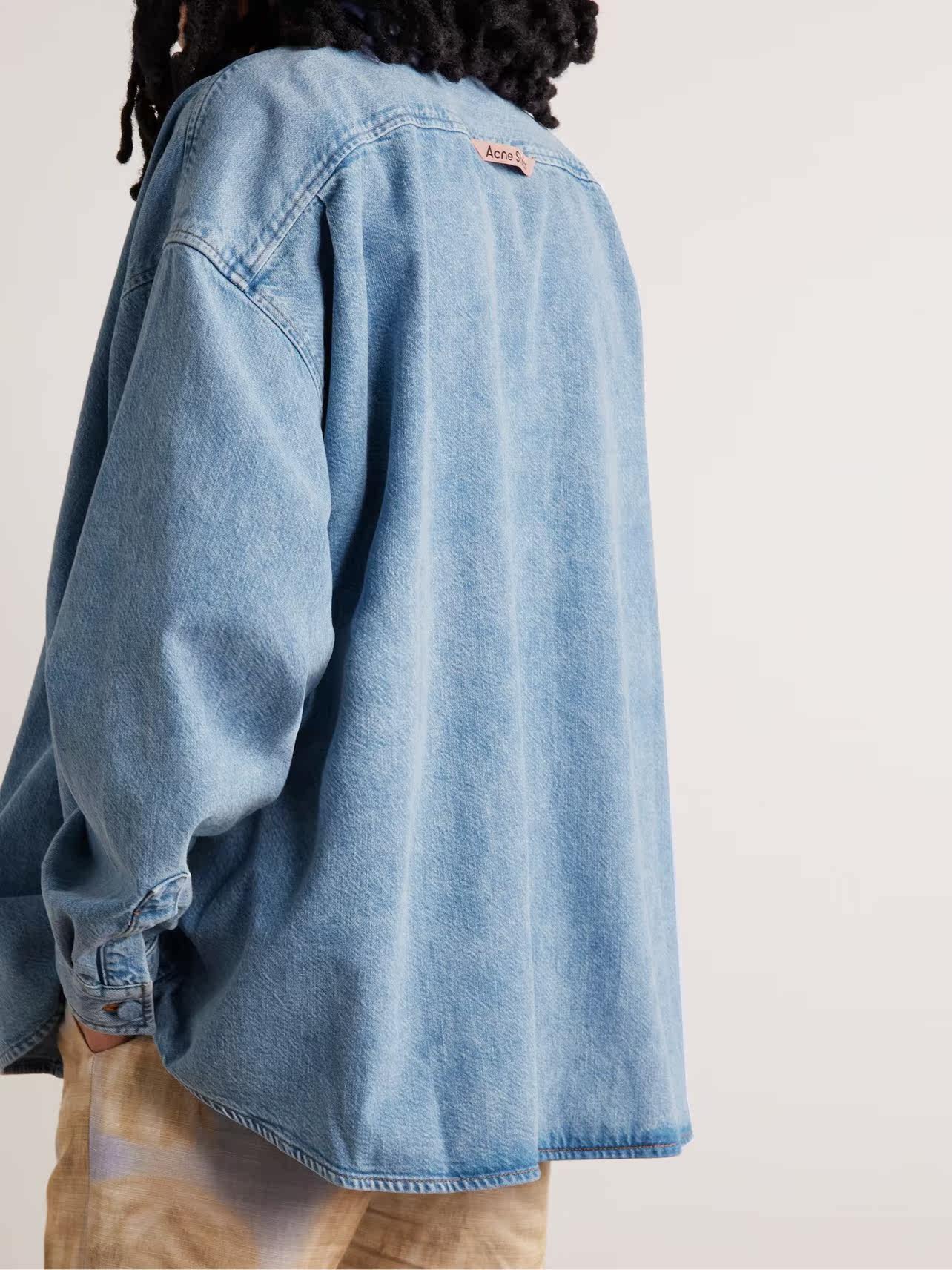 Джинсовая рубашка as denim button-up shirt as 水洗牛仔衬衫