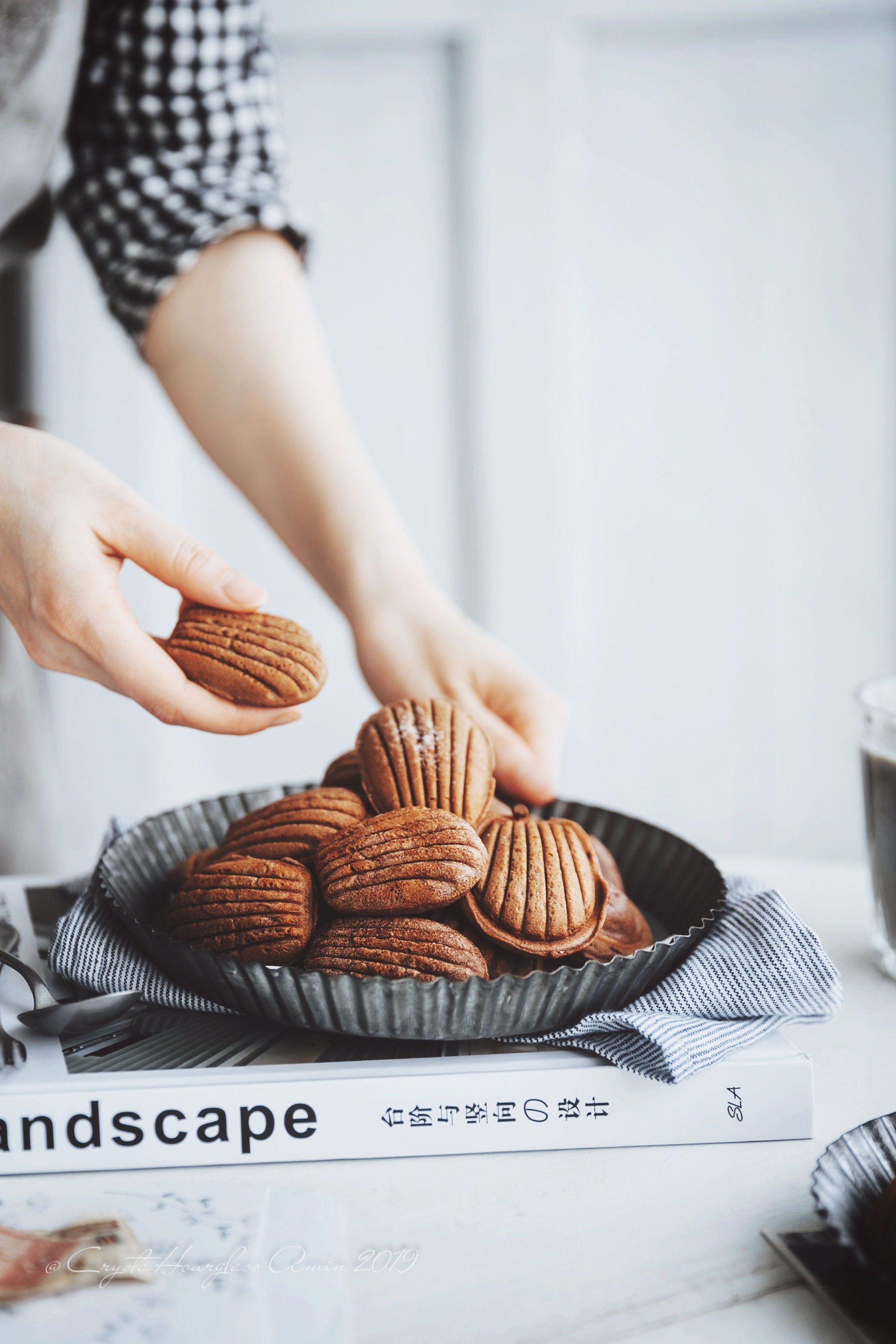 Iron Disc Nostalgia New Flower Style Retro Dishes Suit Gourmet Food Shooting Props Two Store Props Laid] -Taobao