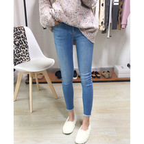 Chao is good to wear a new spring and summer comfort shallow blue middle waist water soft and thin little foot jeans