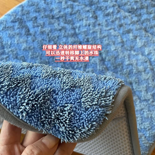 Выйдите из мгновенной воды -поглощающая подушка для напольного пола для воды.