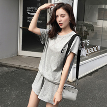 Age-reducing maternity summer suit out of fashion 2021 new summer sports shorts two-piece set of foreign-style tide mom