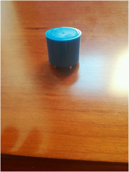 High-precision two-electrode, galvanic current type, electrochemical gas sensor