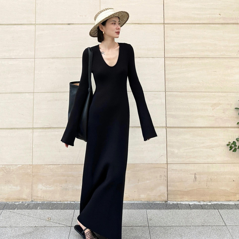 Wawa Maternity Wear Autumn and Winter Black U-Neck Knitted Dress 2026 Autumn Hepburn Style Elegant Slimming Long Dress