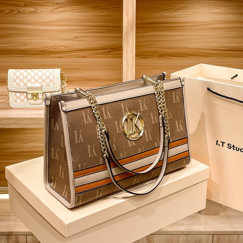 The new tide of tot pack 2022 new tide large capacity and one shoulder armpit pack pet bag