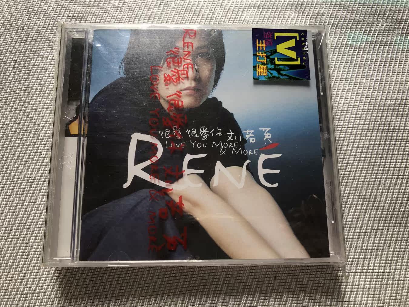 Liu Ruingis very much in love with you The plastic sleeve version has the side mark back card car label in