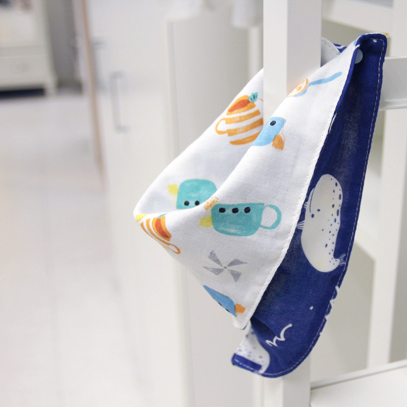 Newborn baby double-sided cotton push baby towel male and female trigonal scarf baby baby peddle mammoth