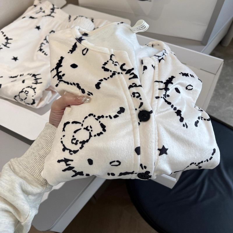 Kitty Island Velvet Pajamas for Women, Autumn and Winter High-End Double-Sided Velvet Cartoon Sweet Homewear Set for Outerwear Kitty Island Velvet Pajamas for Women, Autumn and Winter High-End Double-Sided Velvet Cartoon Sweet Homewear Set for Outerwear