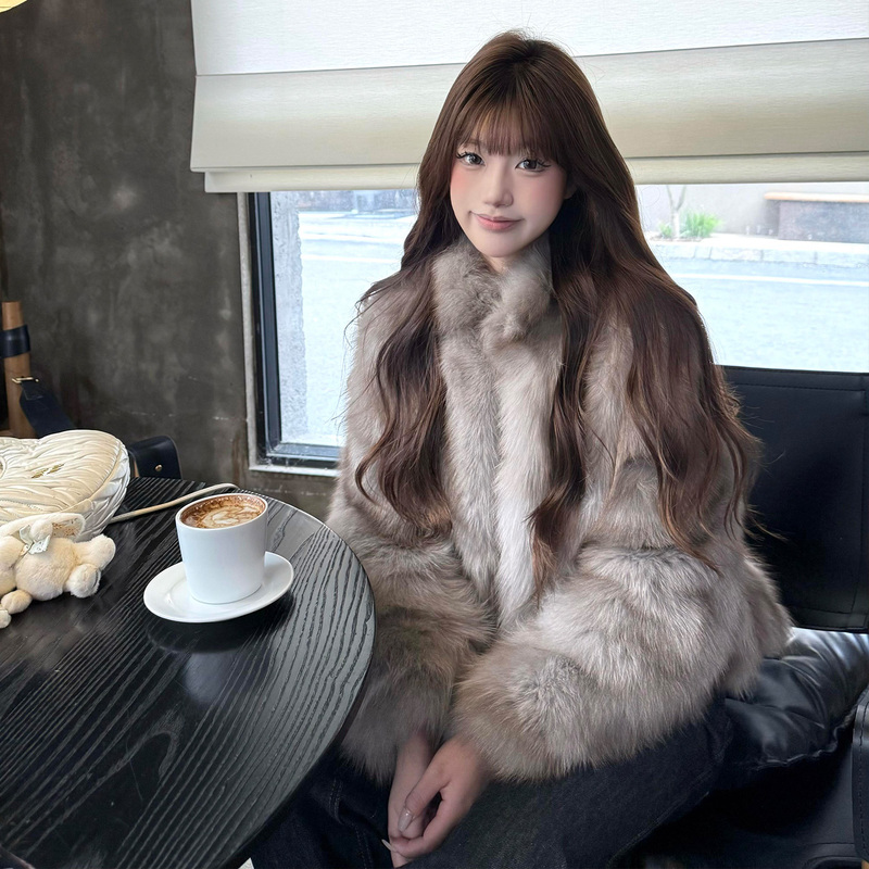 High-End Smudged Fox Fur Outwear for Women, New Autumn and Winter Short Style Stand-Up Collar Fur Integrated Plush Outwear