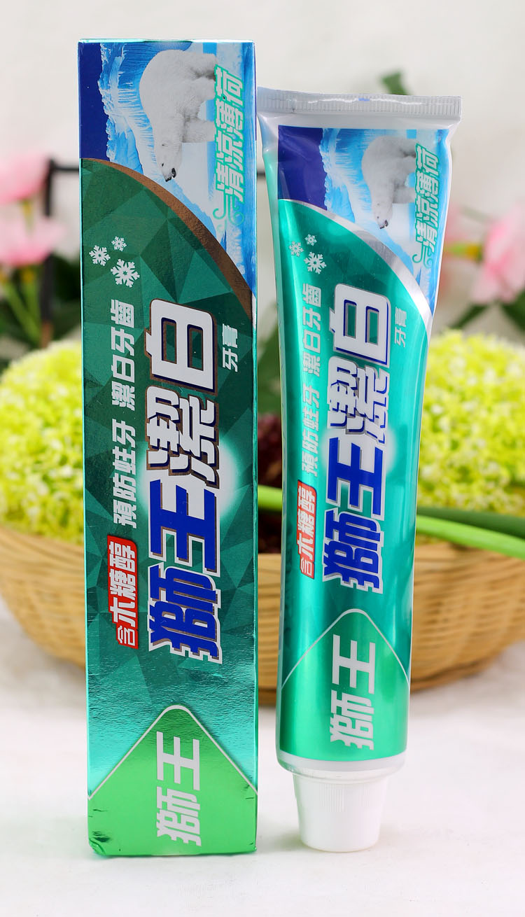 Imported Japan LION Lion King's white toothpaste whitening 200G light mint with fluoroxylitol cool taste port