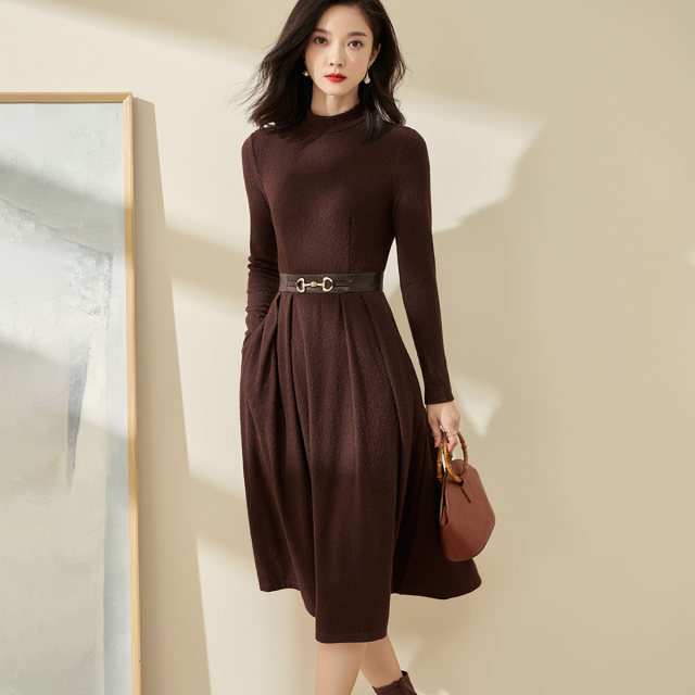 Mi Siyang 2023 autumn and winter new style slim skirt, high-end inner round neck fashion bottoming knitted dress for women