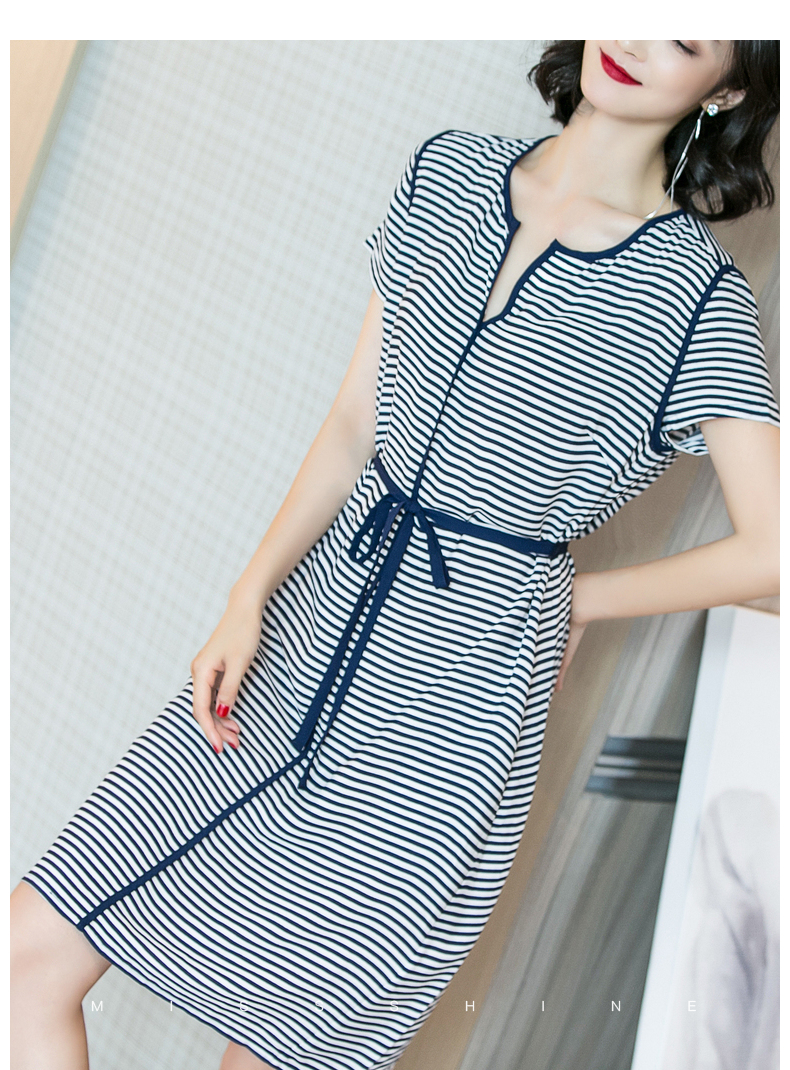 Meisi Yang 2018 mùa hè mới tính khí thanh lịch sọc tie eo mỏng thiết kế túi ngắn tay đầm