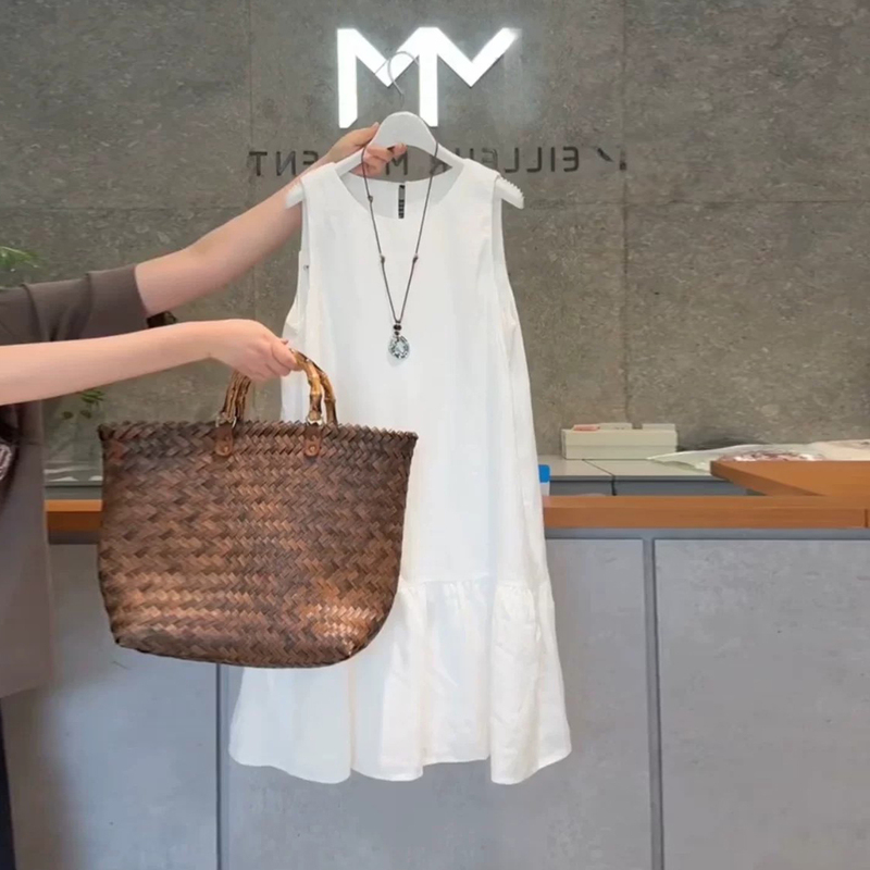 Korean Style Simple White Sleeveless Dress for Women, Summer Gentle Style, Petite Tank Dress, Loose and Flattering Short Skirt Korean Style Simple White Sleeveless Dress for Women, Summer Gentle Style, Petite Tank Dress, Loose and Flattering Short Skirt