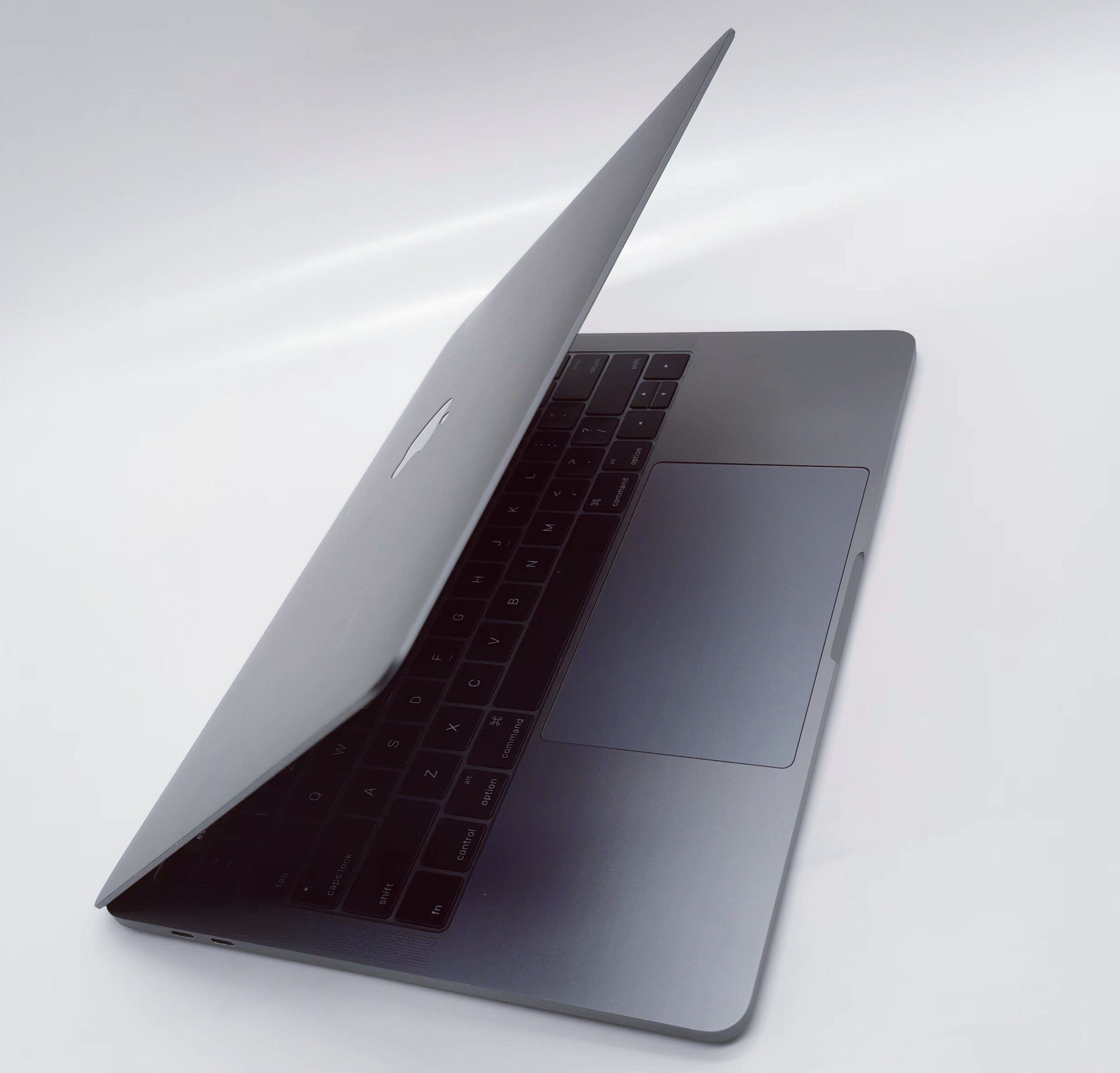 Подержанные ноутбуки 苹果二手笔记本apple macbookpro 13.3视网膜款 触控条 设计 剪辑