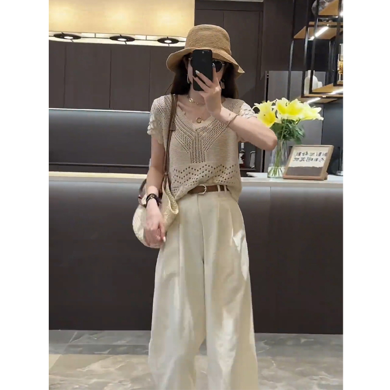 Wear a Complete Summer Suit for Women, a Designer Hollow-Out Short-Sleeved Knitted Top + Casual Nine-Point Pants Two-Piece Set
