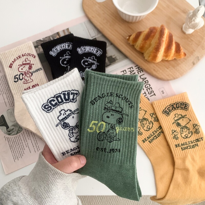 Cartoon Snoopy Mid-Calf Socks for Women, Cute Letter Sports Socks for Autumn, Japanese Trendy Socks, Anime Student White Socks for Women
