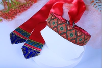 Красный, с вышивкой