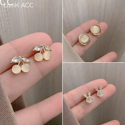 Маленькие изысканные небольшие дизайнерские серьги, кошачий глаз, тренд сезона