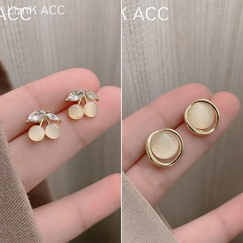 Маленькие изысканные небольшие дизайнерские серьги, кошачий глаз, тренд сезона