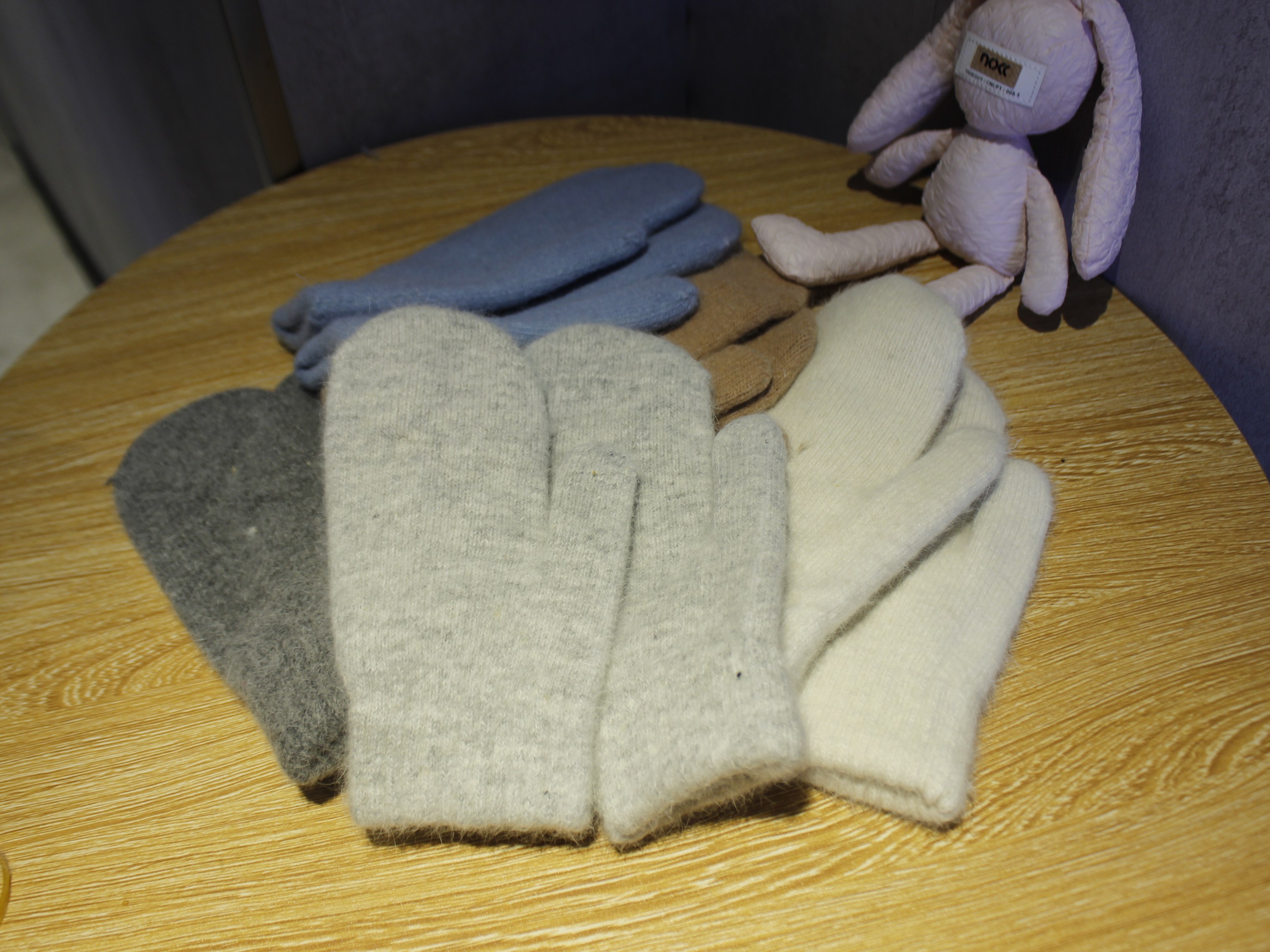 Winter thermal gloves Girls 2023 new cute 100 hitch cashmere gloves knit wool cord with finger gloves student-Taobao