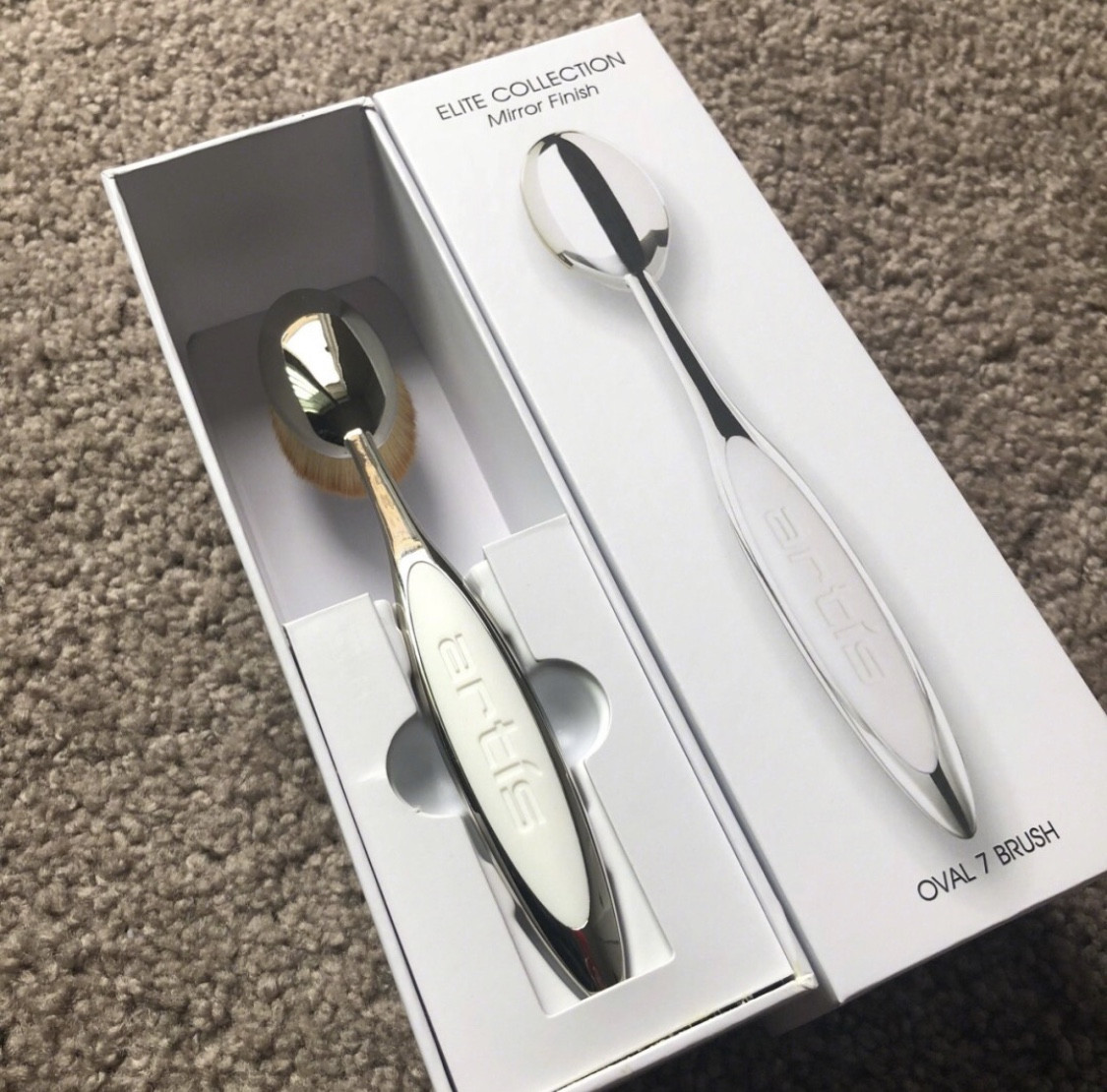 The owner's own recommendation ~ lady spot Artis makeup brush foundation brush Elite Oval 7 8 6