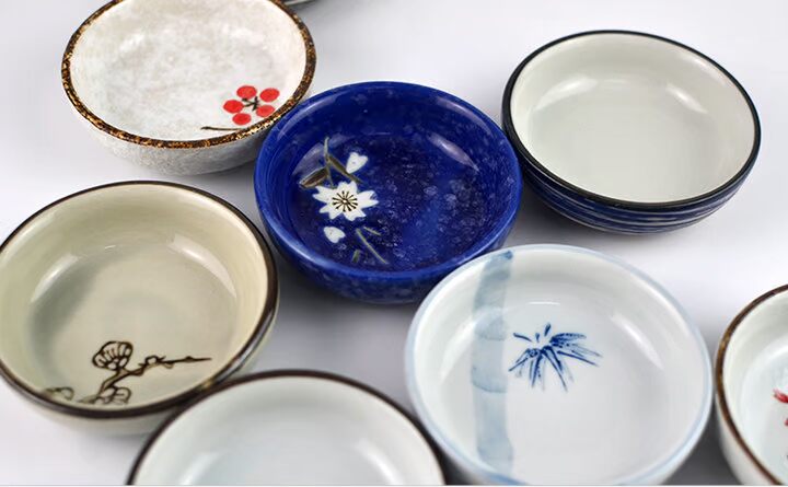 Bộ đồ ăn bằng gốm theo phong cách Nhật Bản Vẽ tay 8cm Món ăn Nước sốt Nước tương Món ăn Nước sốt món ăn Món ăn nước sốt món ăn nhỏ tròn 29 muỗng ăn cơm