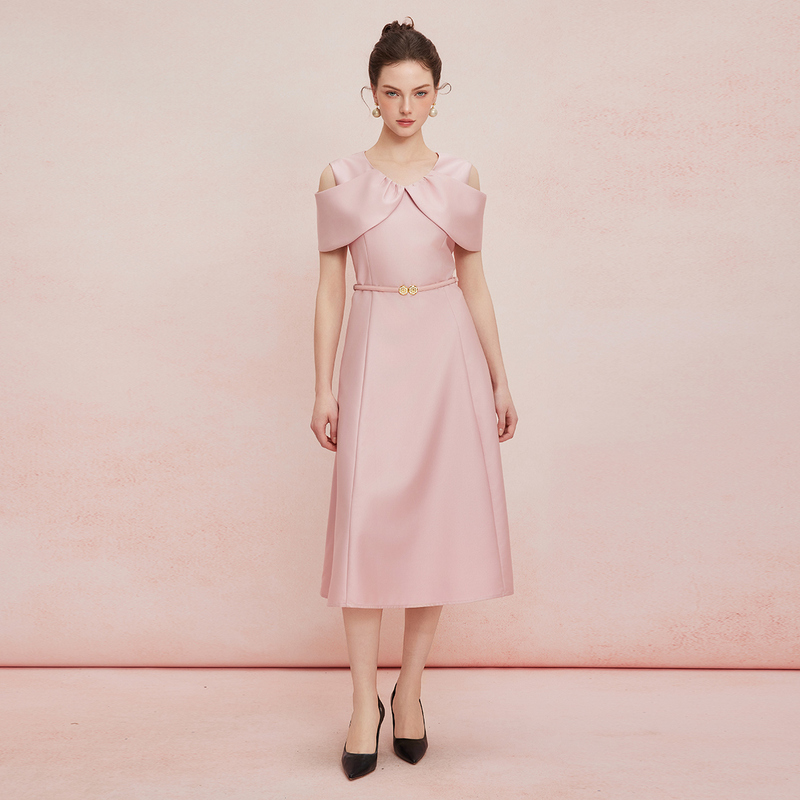 Silky, Flesh-Covering, High-Elasticity, Draped Waist-Cinching Dress with High-Quality Texture and Hand-Beaded Neckline