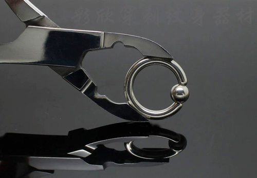 Плозослойки закрывают плоскогубцы из нержавеющей стали.