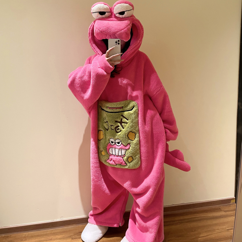 Crayon Shin-Chan Mr. Crocodile Mountain Quirky One-Piece Pajamas for Women, Winter Coral Fleece Thickened Student Abstract Robe for Men Crayon Shin-Chan Mr. Crocodile Mountain Quirky One-Piece Pajamas for Women, Winter Coral Fleece Thickened Student Abstract Robe for Men