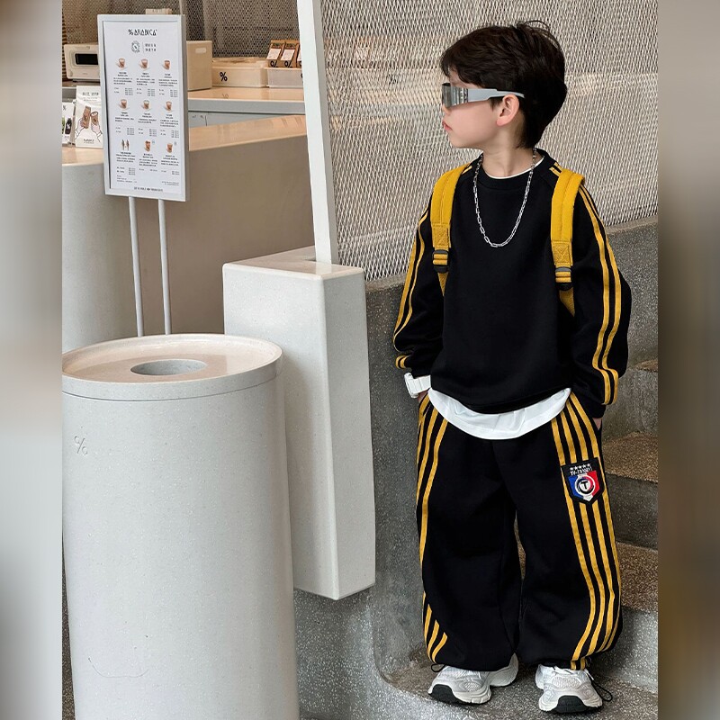 Весенне-осенние спортивные костюмы для мальчиков, новинка 2025 года, модный и красивый осенний свитер для мальчиков в западном стиле, трендовый комплект из двух предметов