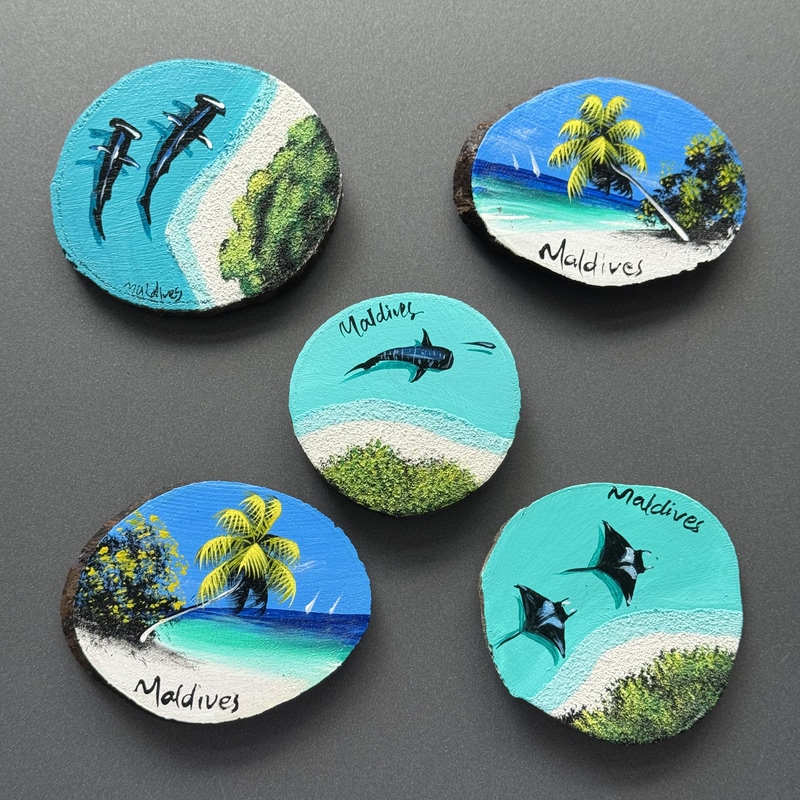 [in Stock] Maldives Hand-Painted Refrigerator Magnets Wooden Manta Ray Dolphin Beach Travel Souvenir