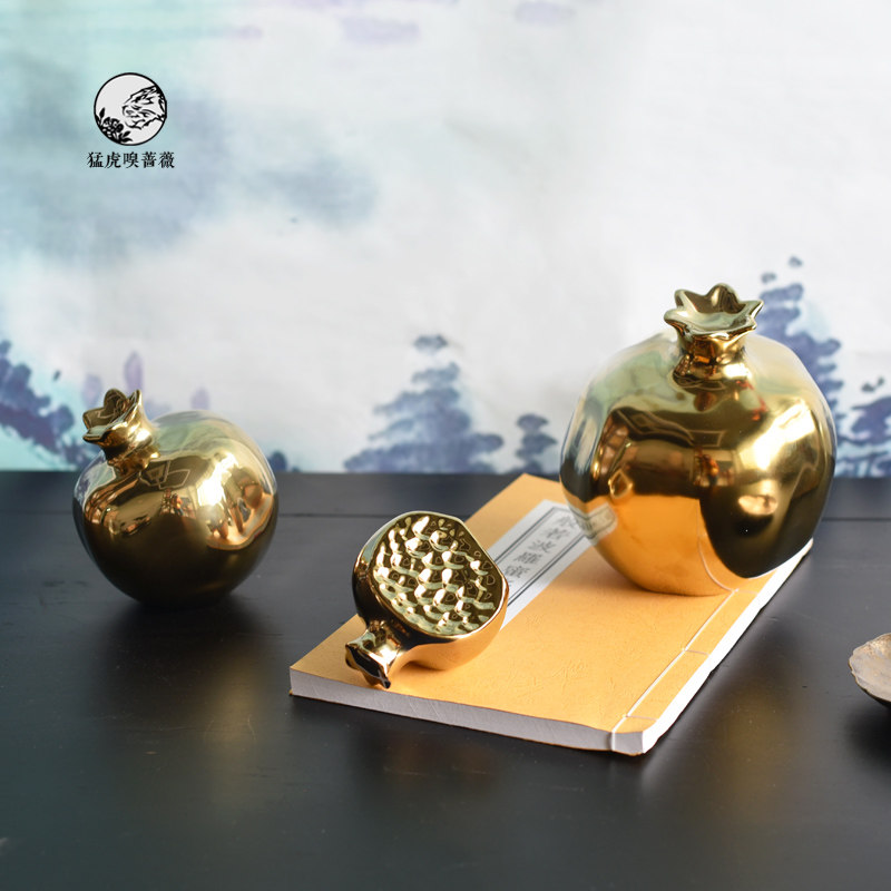 New Chinese Modern Creative Ceramic Golden Pomegranate Pendulum bookcase Book room Coffee Table Beauty Salon Desktop Soft Adornment