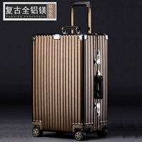 Металл в стиле ретро из титана и золота