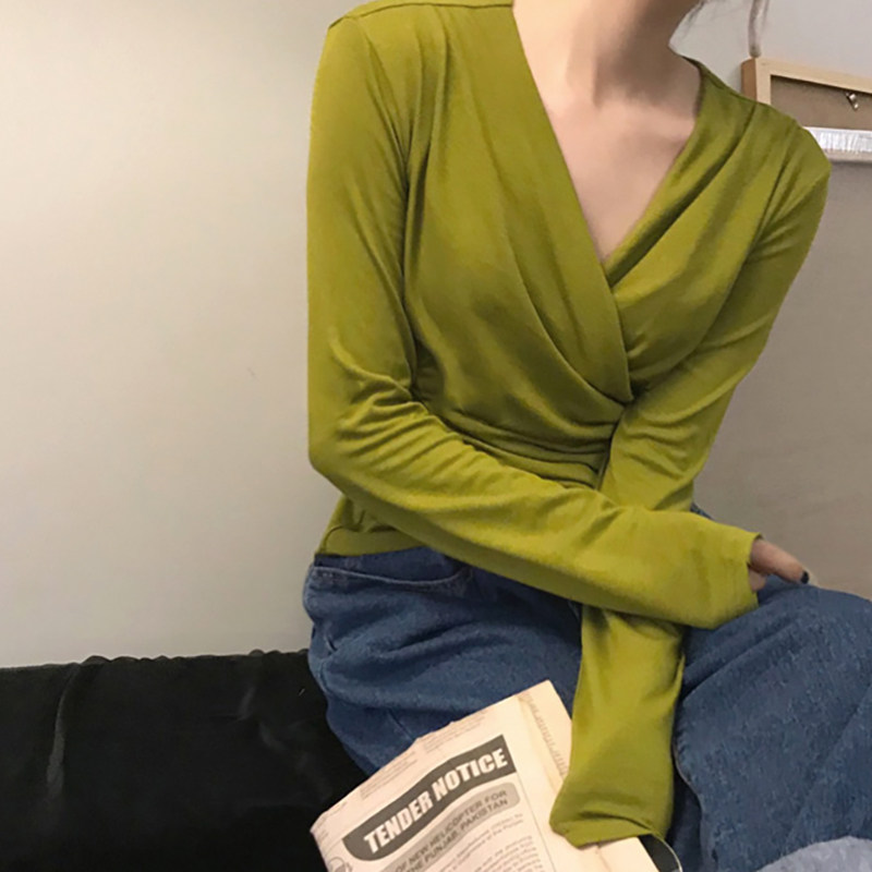 South Korean ins fall 100 hitch style retro design sensation crossed large V collar knit long sleeve inner lap T-shirt woman