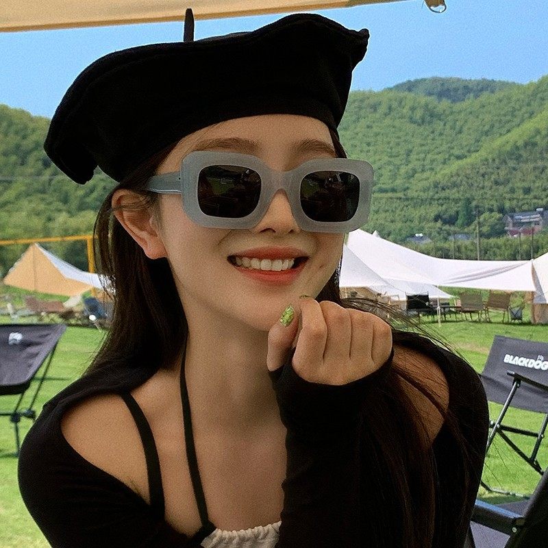Retropical square fresh sky blue and European hot mei red sunglasses female round face Sunglasses tide