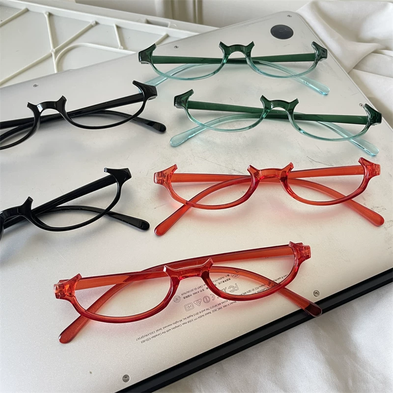 Brand glasses, green comics, cosplay