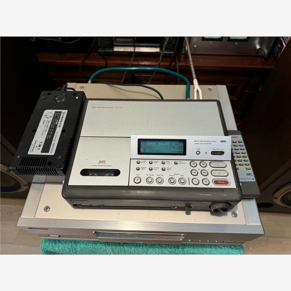パイオニア ポータブルDATデッキ D-C88 ジャンク品 Pioneer【D