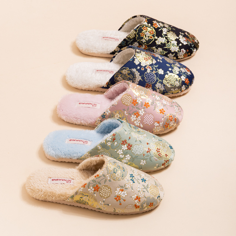 Couple's Non-Slip Indoor Home Slippers, Fashionable and Elegant, Chinese Style Closed-Toe New Chinese Style Elegant Embroidered Slippers