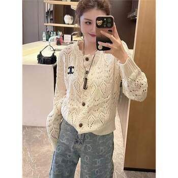 Arc de triomphe embroidered sweater ຄໍຮອບ hollow ສໍາລັບແມ່ຍິງ 2026 ລະດູຫນາວແບບໃຫມ່ວ່າງ temperament ແບບຕ່າງປະເທດແນວໂນ້ມ sweater ແຂນຍາວ