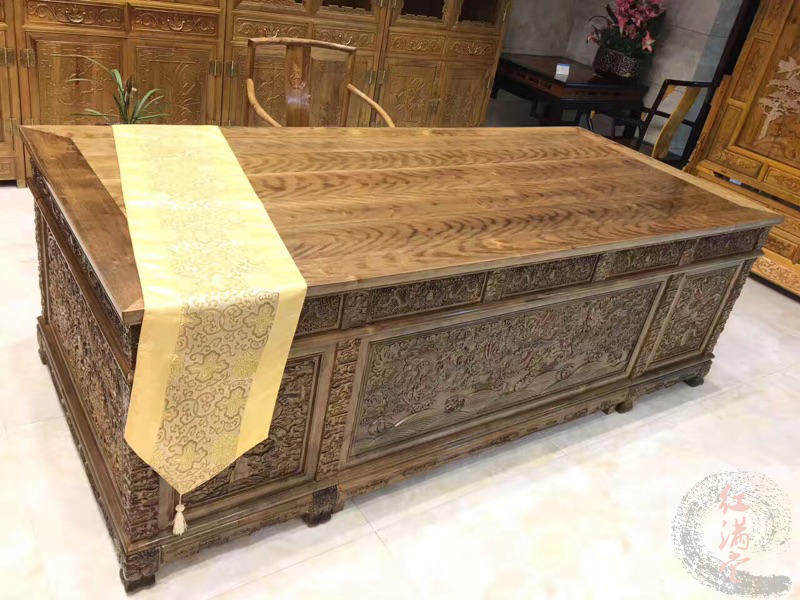 Jinsi Nanmu desk small leaf Zhennan carved dragon solid wood desk Ming and Qing furniture new Chinese boss table mahogany