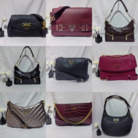Women bag, old models are out of stock, no quality issues, no returns or exchanges, hand-held armpit and cross-body accessories are complete.