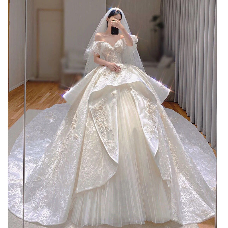 One word shoulder light main wedding dress 2021 new bride high-end heavy industry luxury trailing French high-grade texture 2022 women
