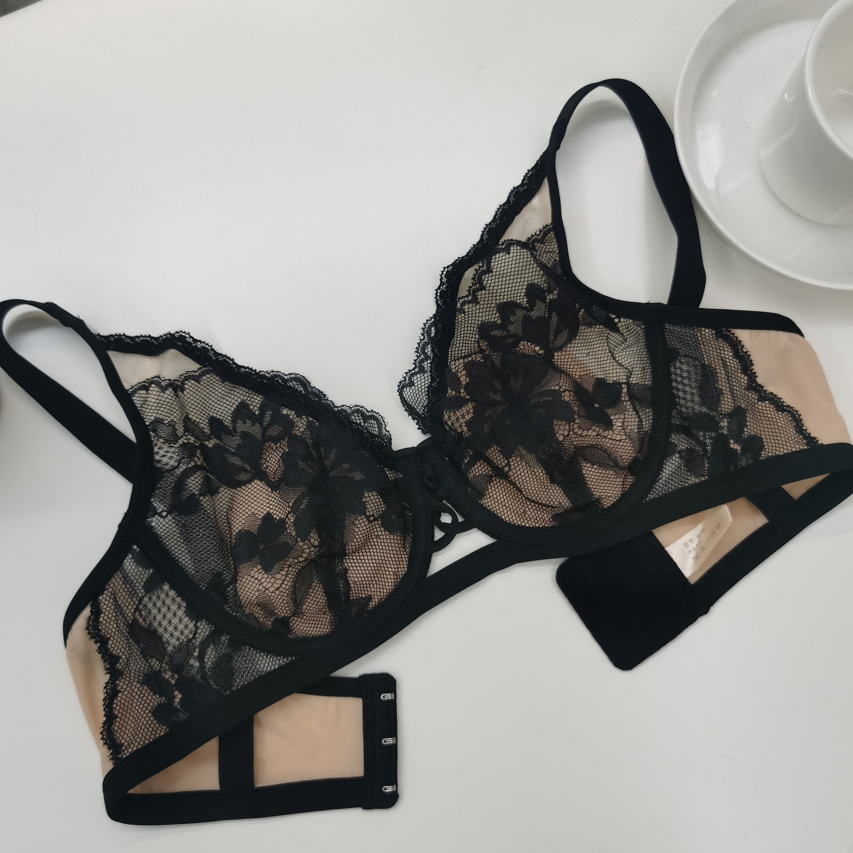 Counter series ultra-thin crystal cup soft steel ring bra deep V thin and thin without bumps BC cup lace underwear