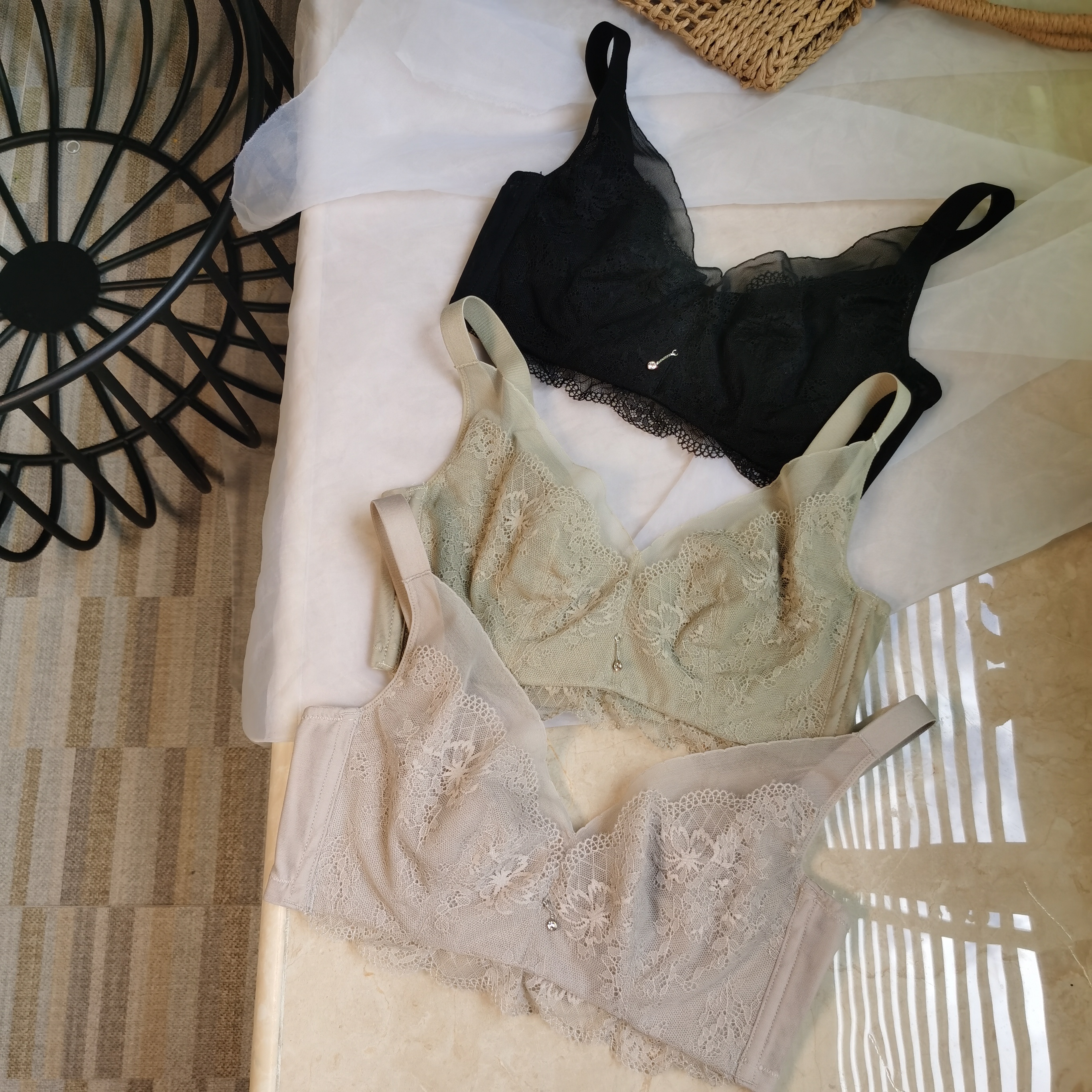 Big breasts show small BCD cup soft steel ring top support ultra-thin non-sponge crystal cup sexy black lace bra