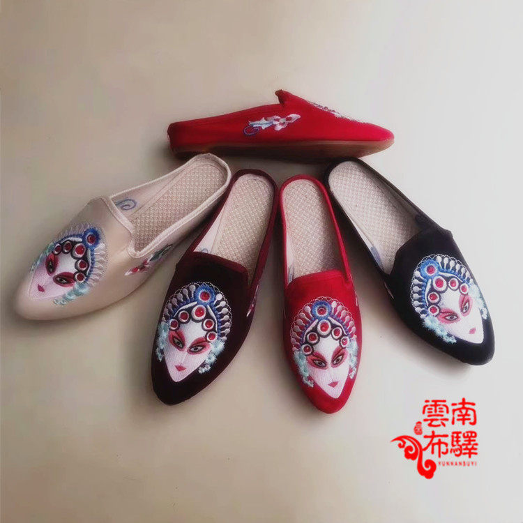 On the new promotion of Chinese style old Beijing Joker comfortable cloth shoes women's flat heel embroidery Hua Dan fashion half-drag shoes