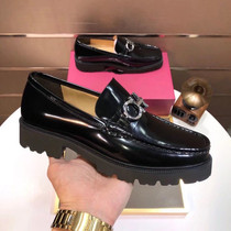 European station popular thick-soled mens toe layer cowhide patent leather slip-on slip-on shoes high-end loafers mens shoes